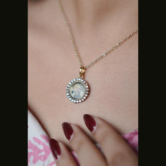 Premanand Maharaj With chain, Pack of 1 www.trikaro.com