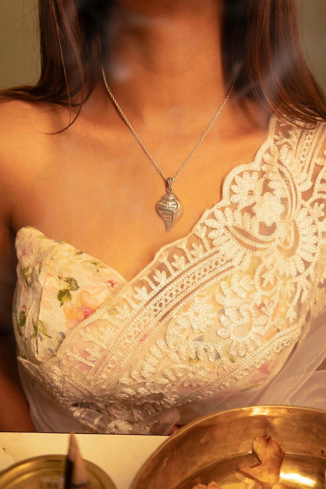 Shri Krishna Shankha Pendant with Chain www.trikaro.com