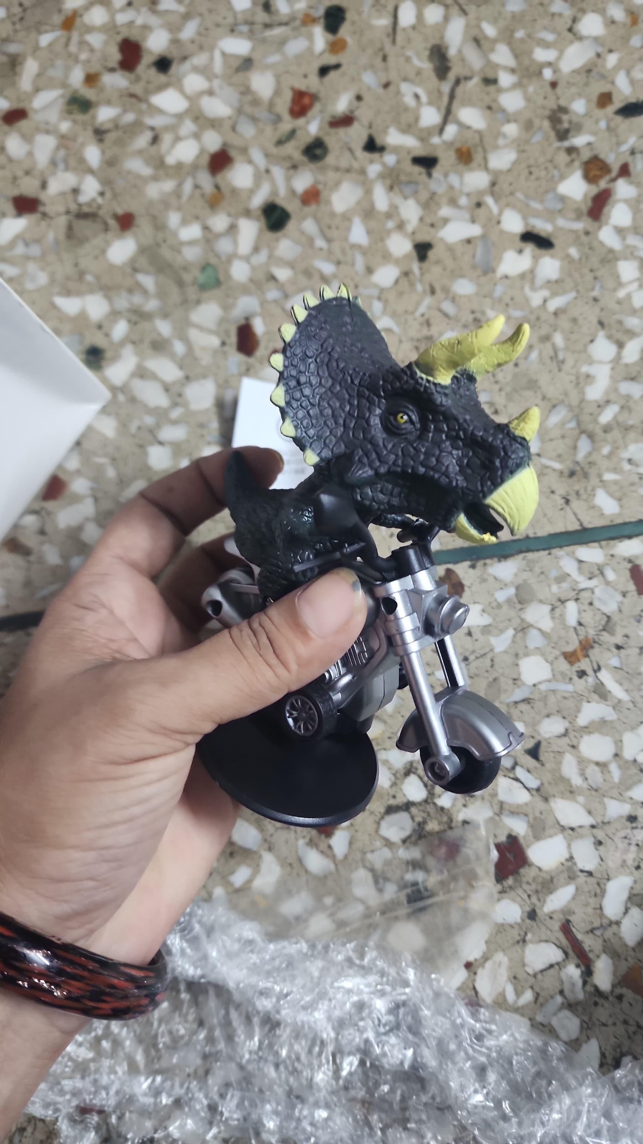 360� Rotating Dinosaur (Pack of 1) www.trikaro.com